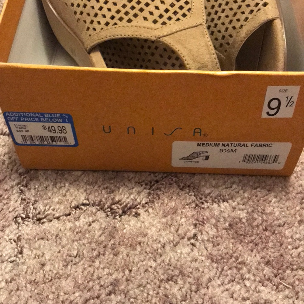 Heels - Picture 4 of 4